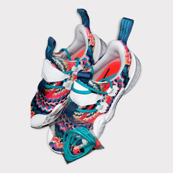 Trae Young 1 - Picture 11 of 12